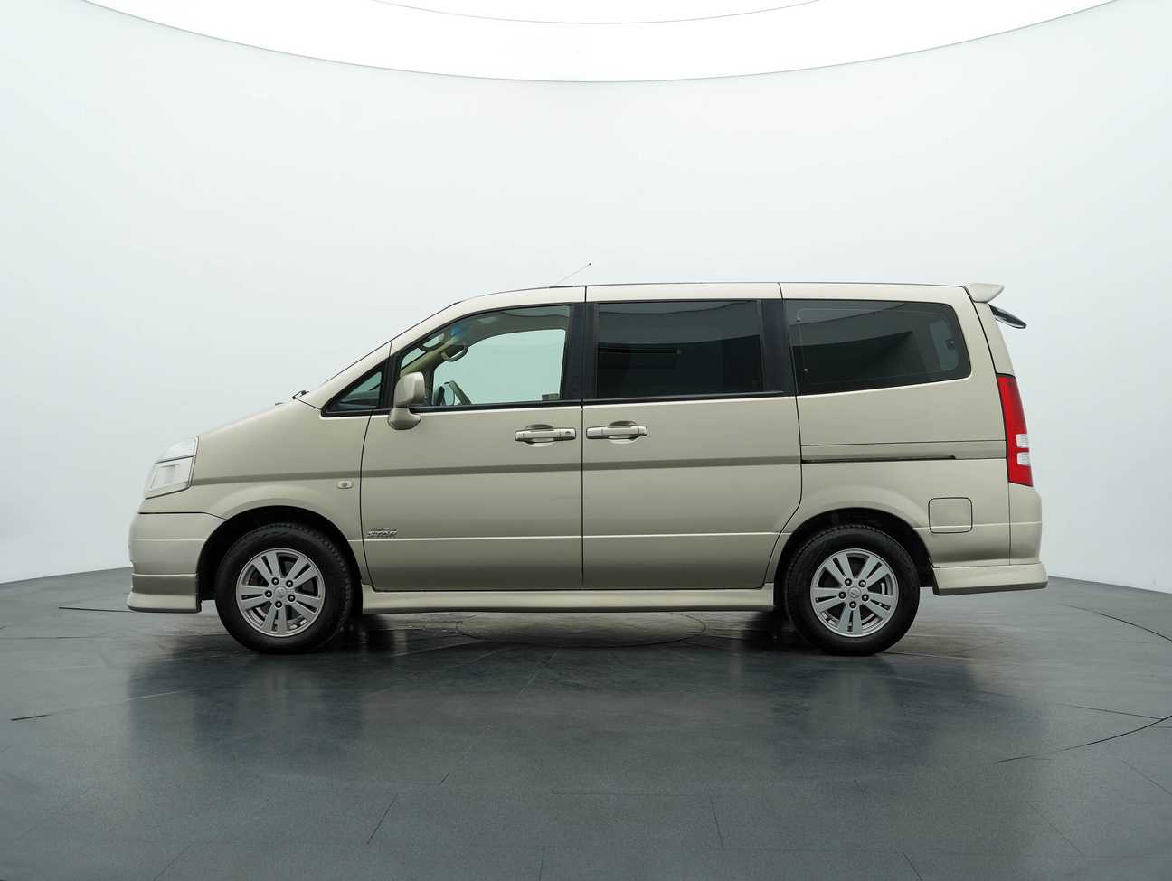 used 2011 Nissan Serena Comfort 2.0