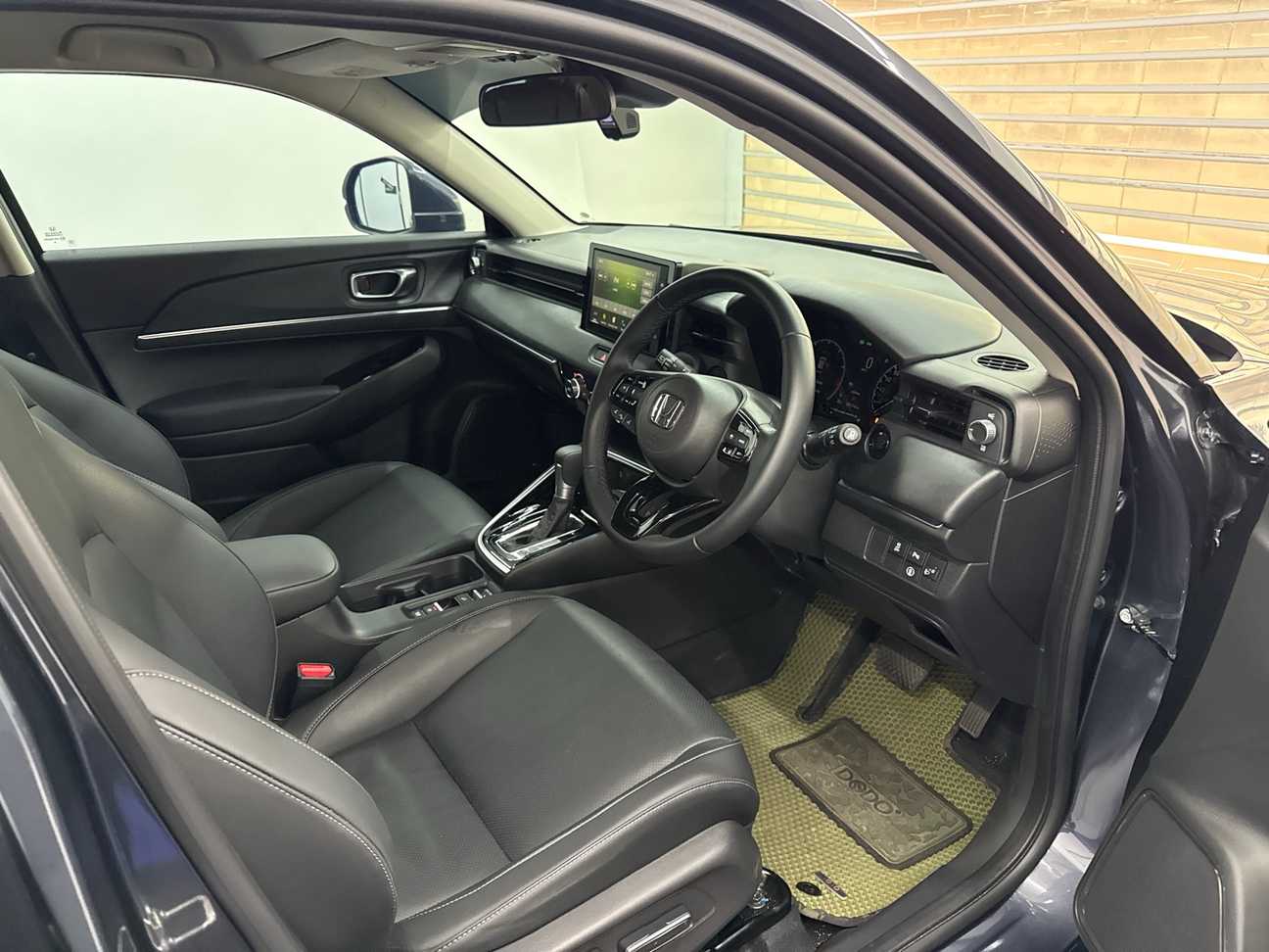 used 2025 Honda HR-V V 1.5