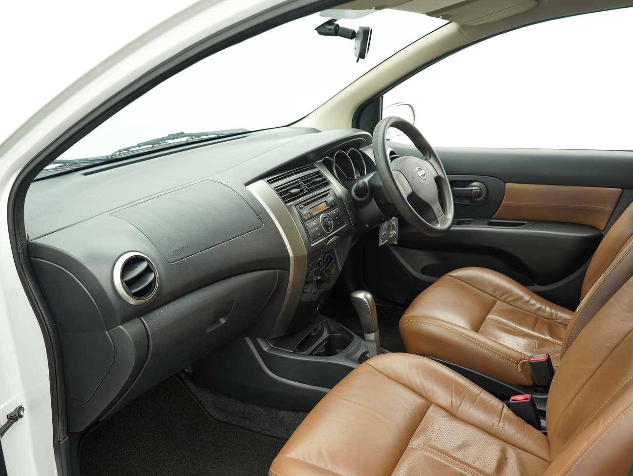 used 2011 Nissan Grand Livina ST-L Comfort 1.6