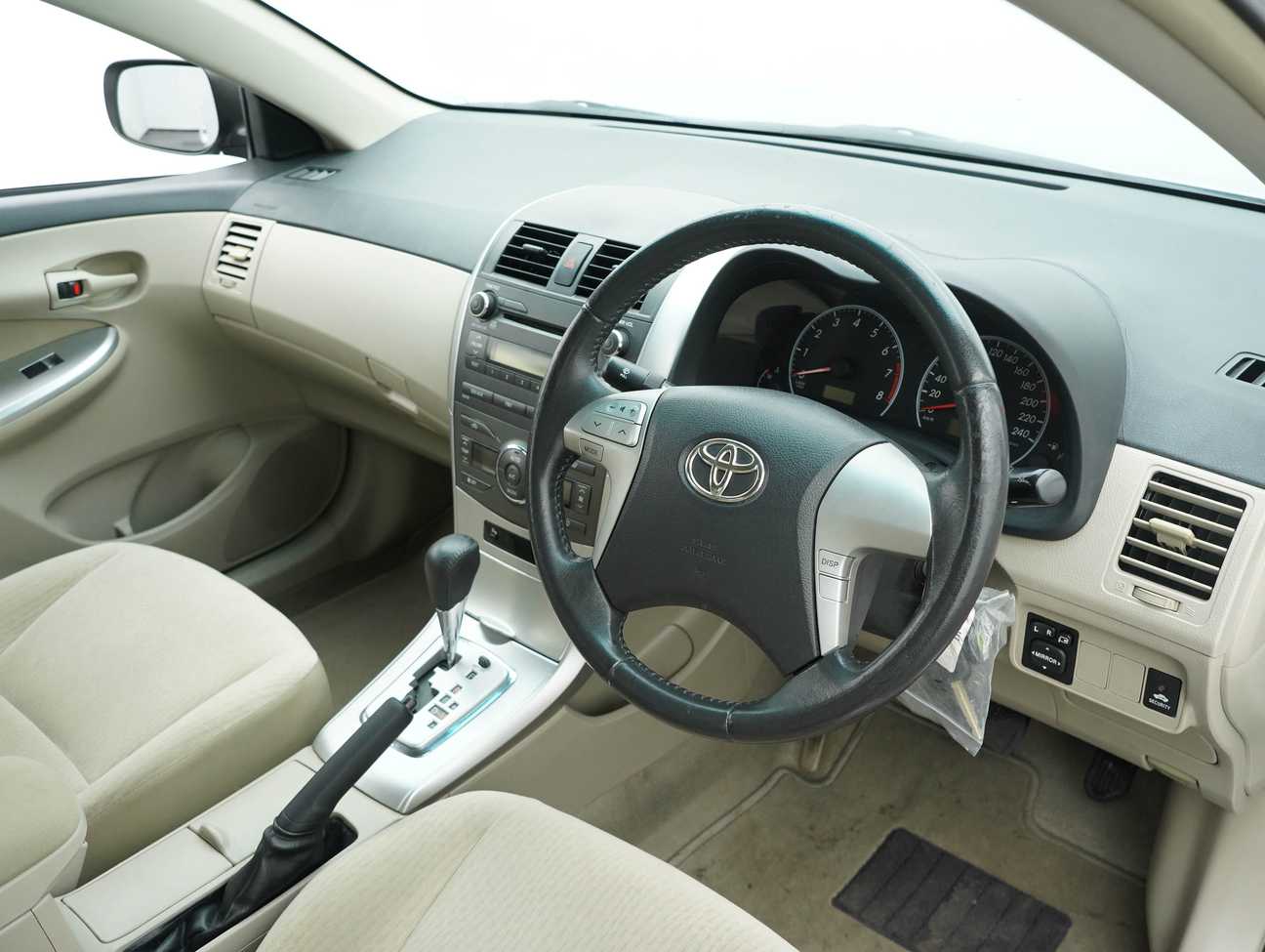 used 2013 Toyota Corolla Altis E 1.8