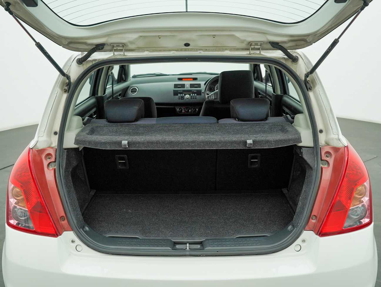 terpakai 2010 Suzuki Swift  1.5