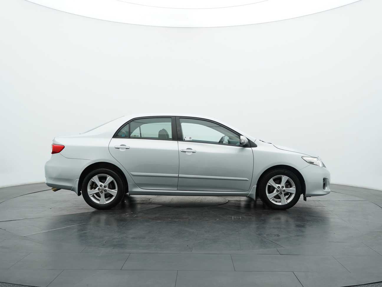 used 2011 Toyota Corolla Altis E 1.8