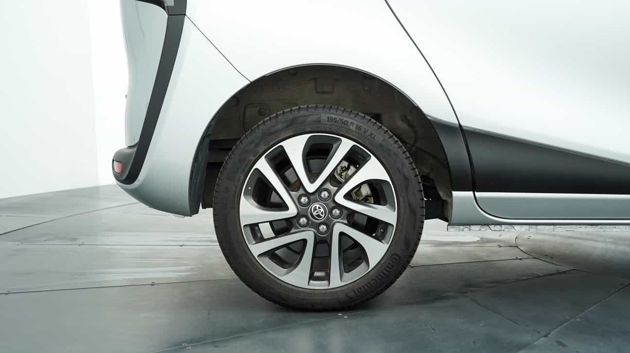 used 2017 Toyota SIENTA V 1.5