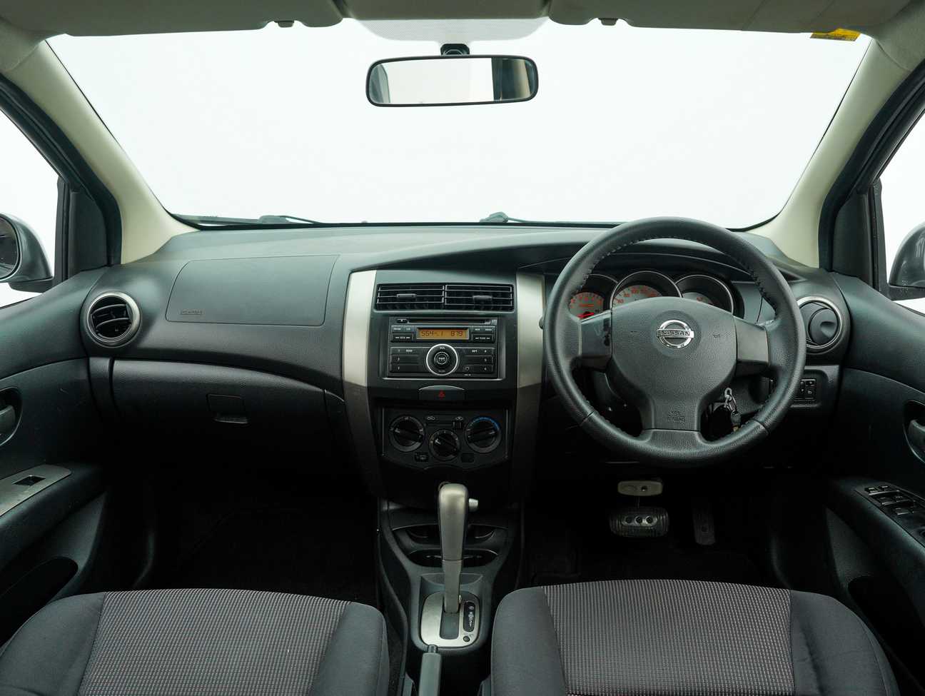 terpakai 2012 Nissan Livina X-Gear  1.6