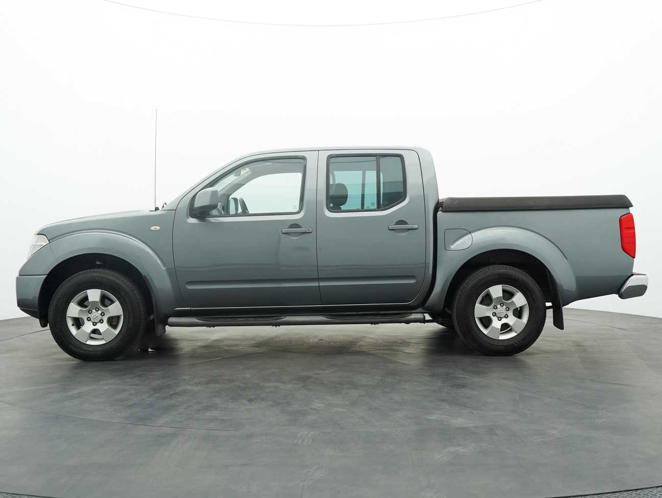 used 2015 Nissan NAVARA 4X2 2.5