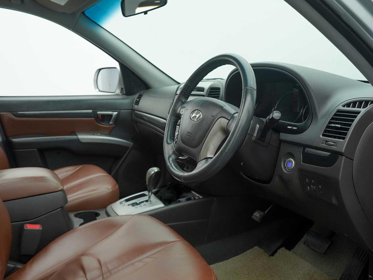 terpakai 2012 Inokom Santa Fe Premium 2.4