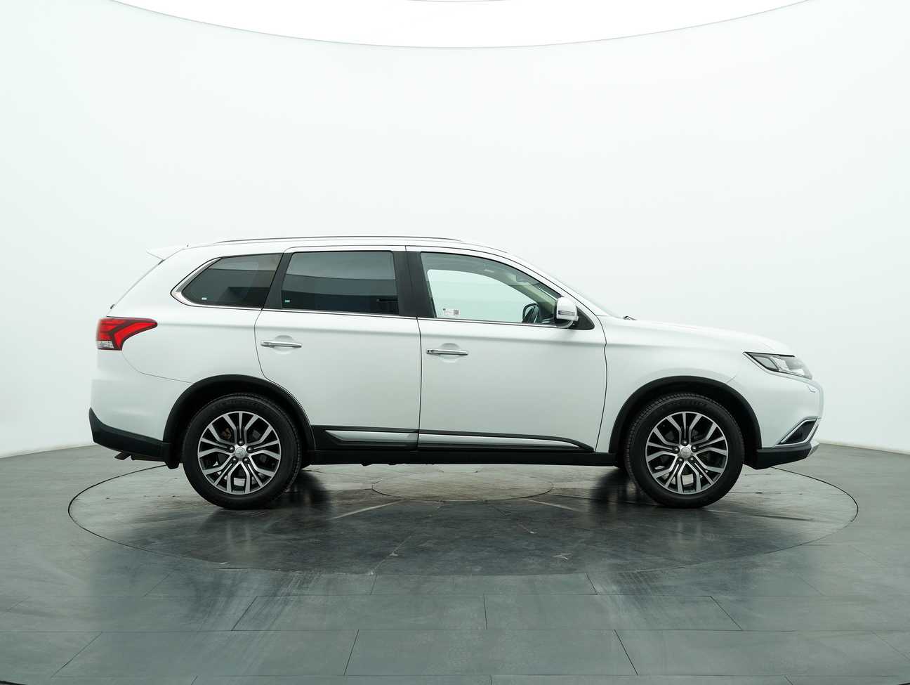 used 2016 Mitsubishi Outlander  2.4