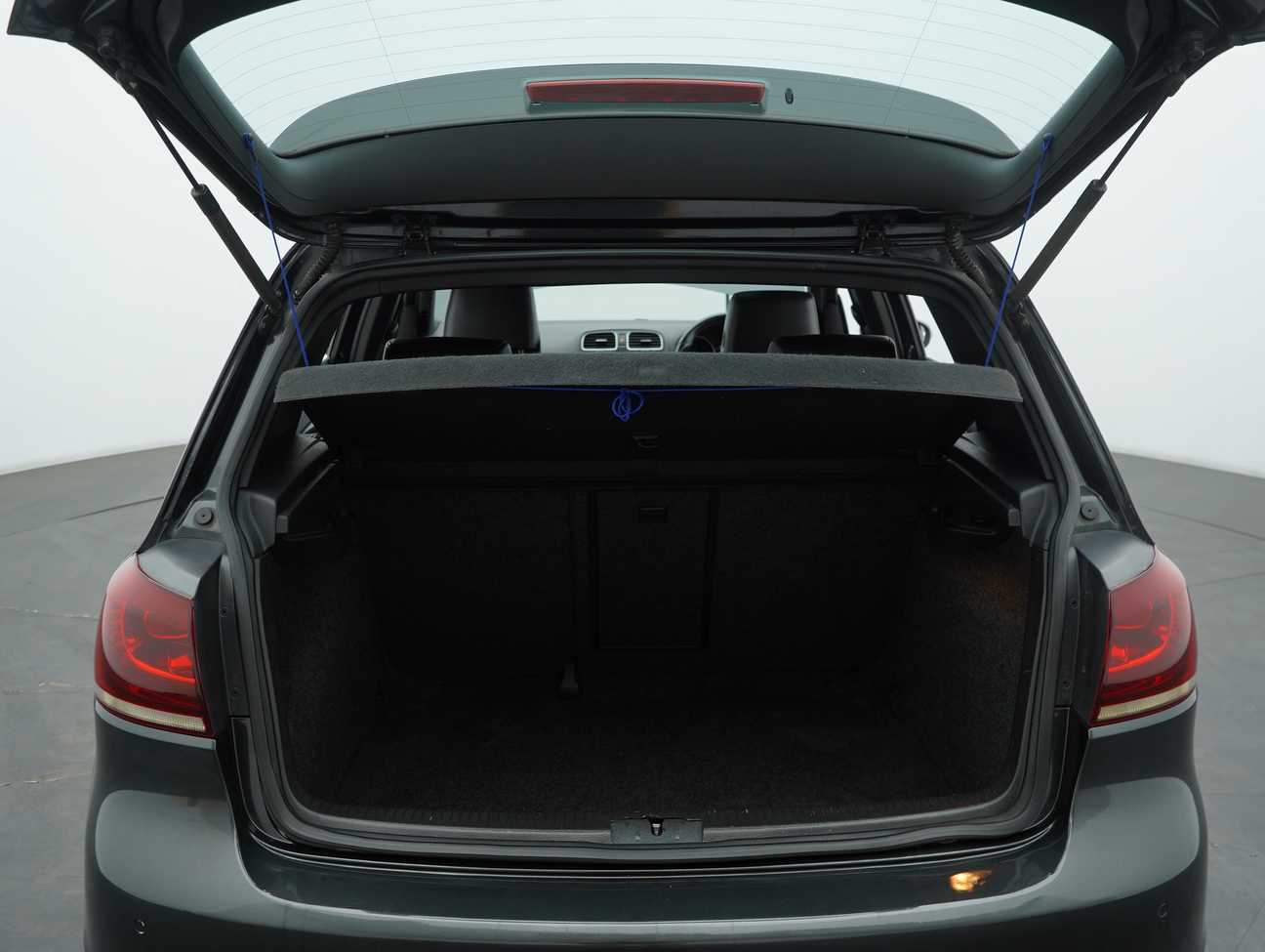 terpakai 2011 Volkswagen Golf GTI 2.0