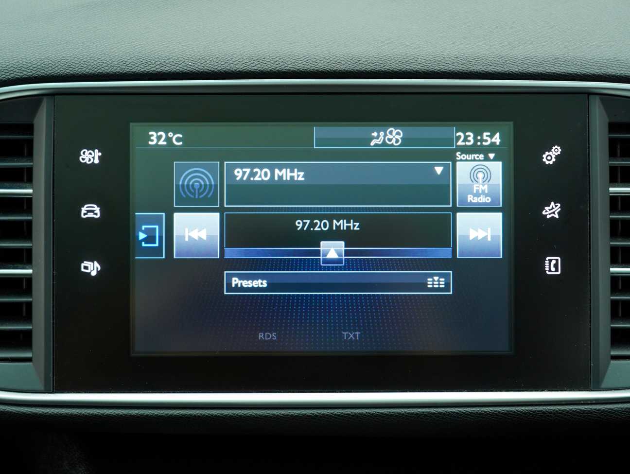 terpakai 2015 Peugeot 308 THP 1.6