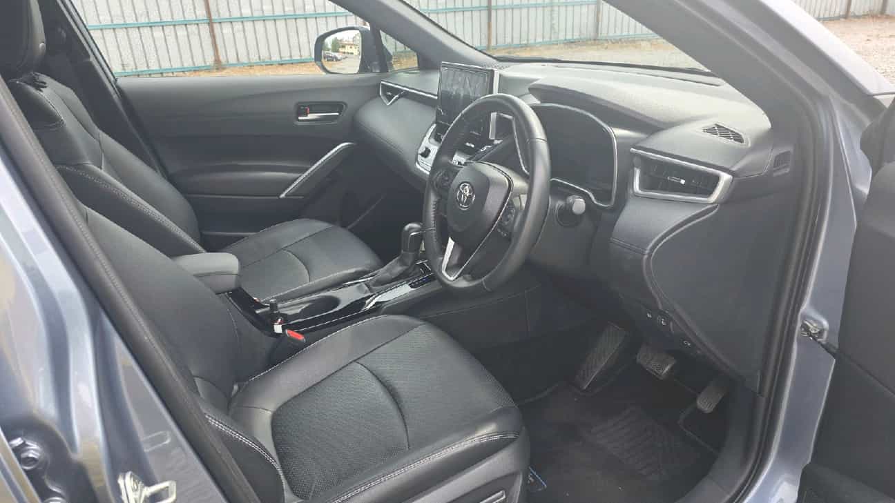 terpakai 2022 Toyota Corolla Cross Hybrid 1.8