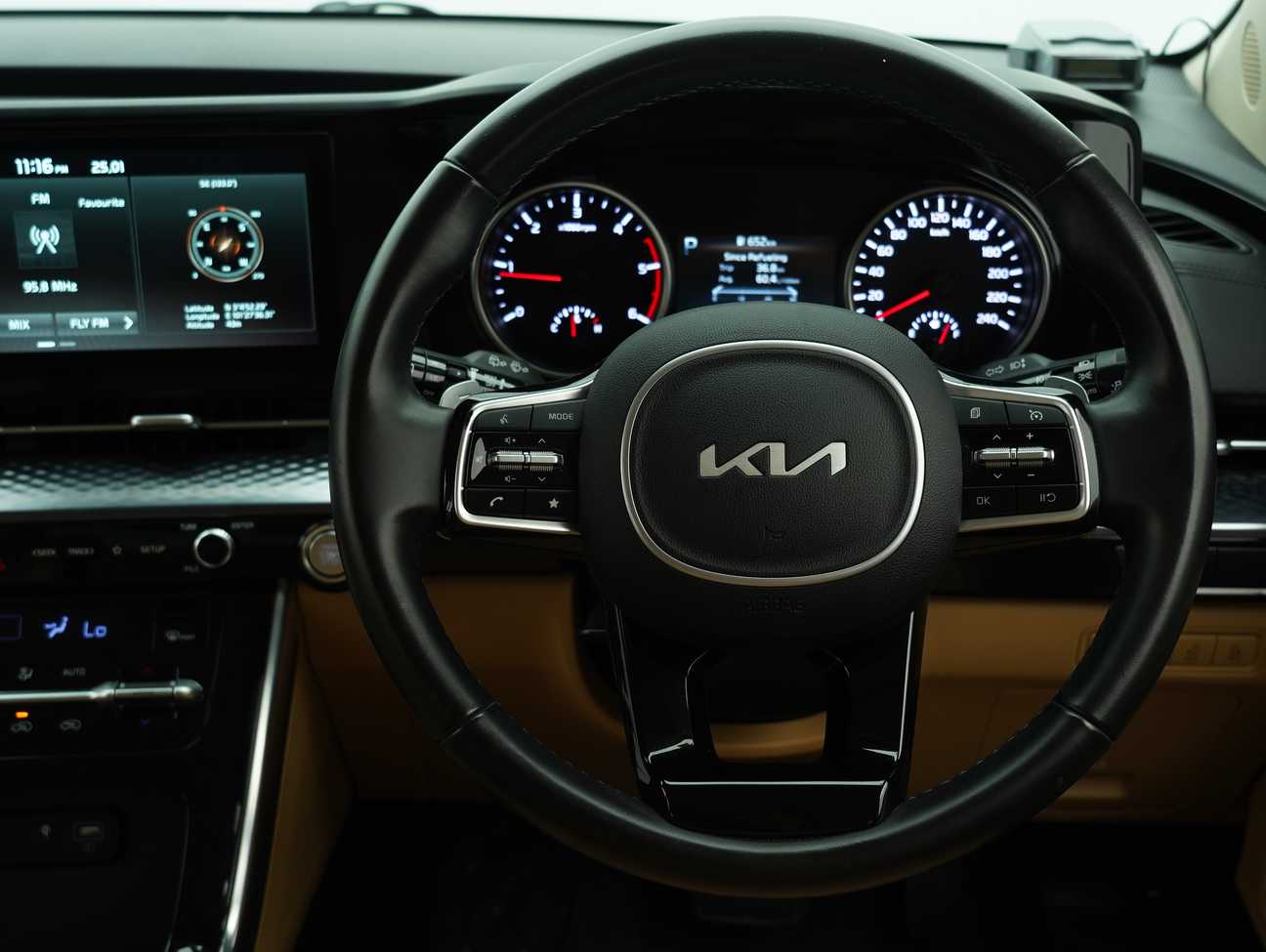 terpakai 2022 Kia Carnival  2.2