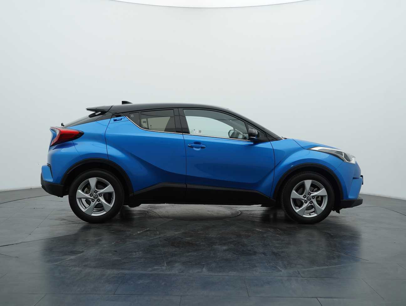 used 2018 Toyota C-HR  1.8