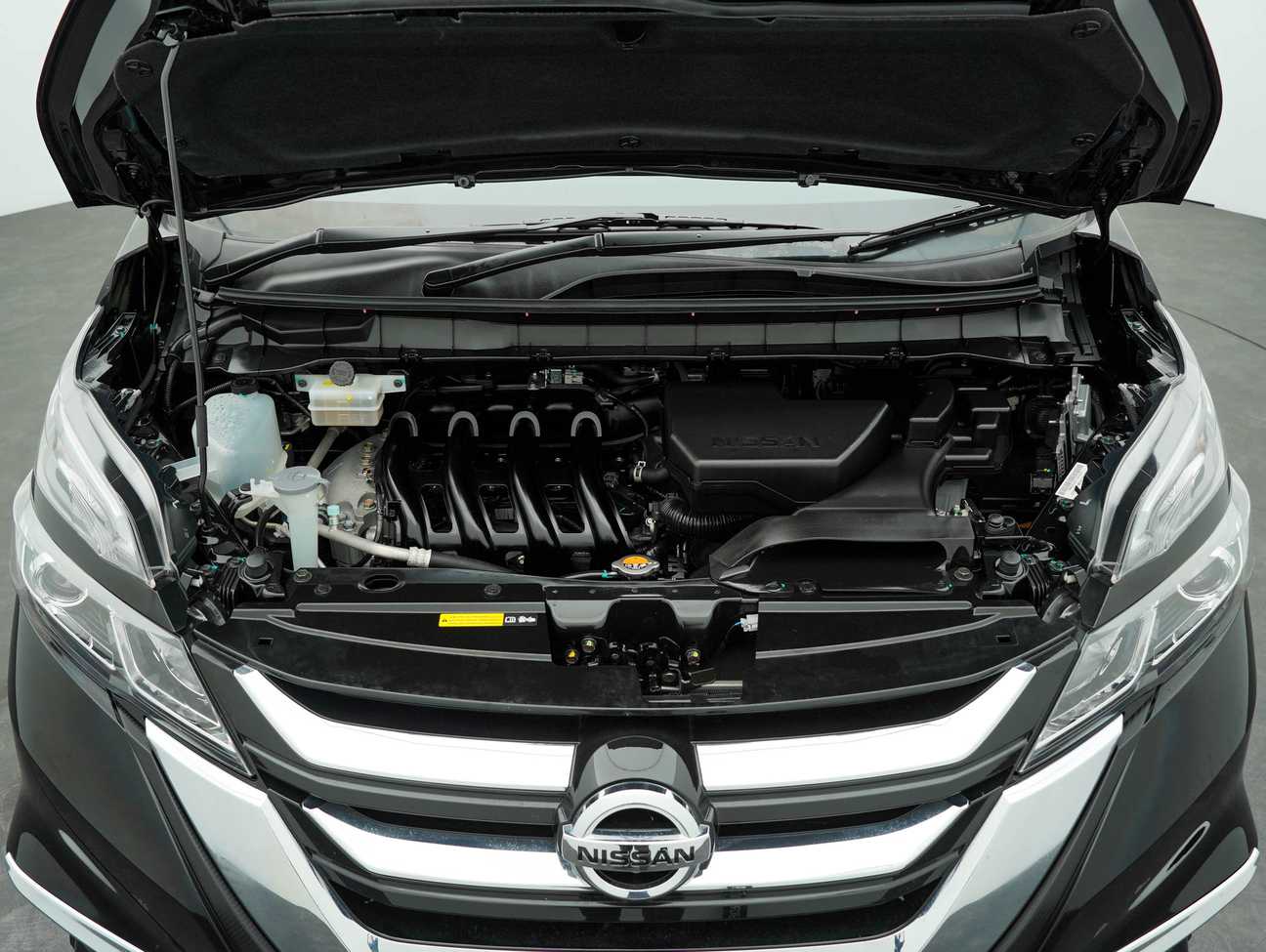 used 2021 Nissan Serena S-Hybrid High-Way Star Two-Tone Color 2.0