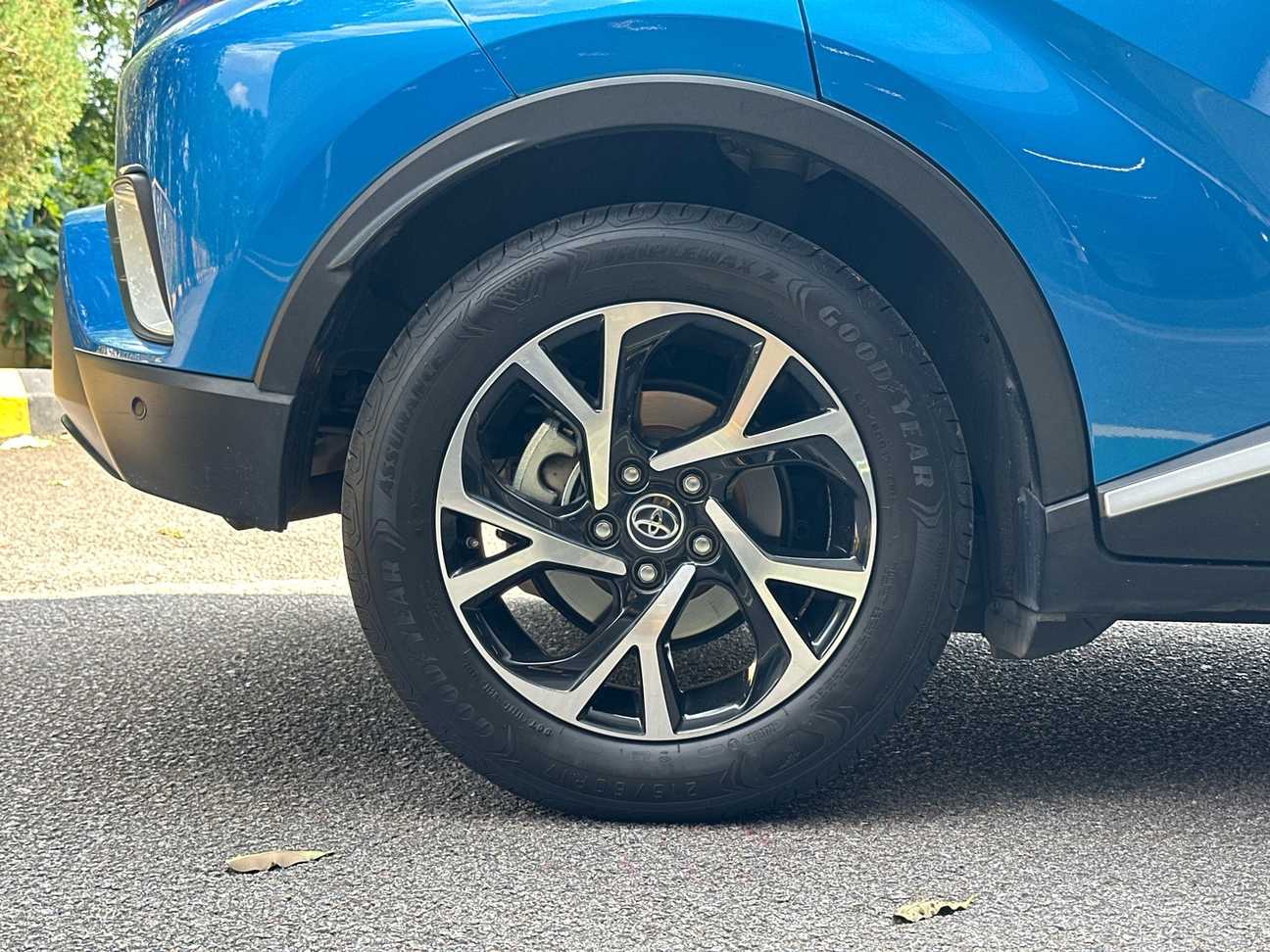 used 2019 Toyota C-HR  1.8