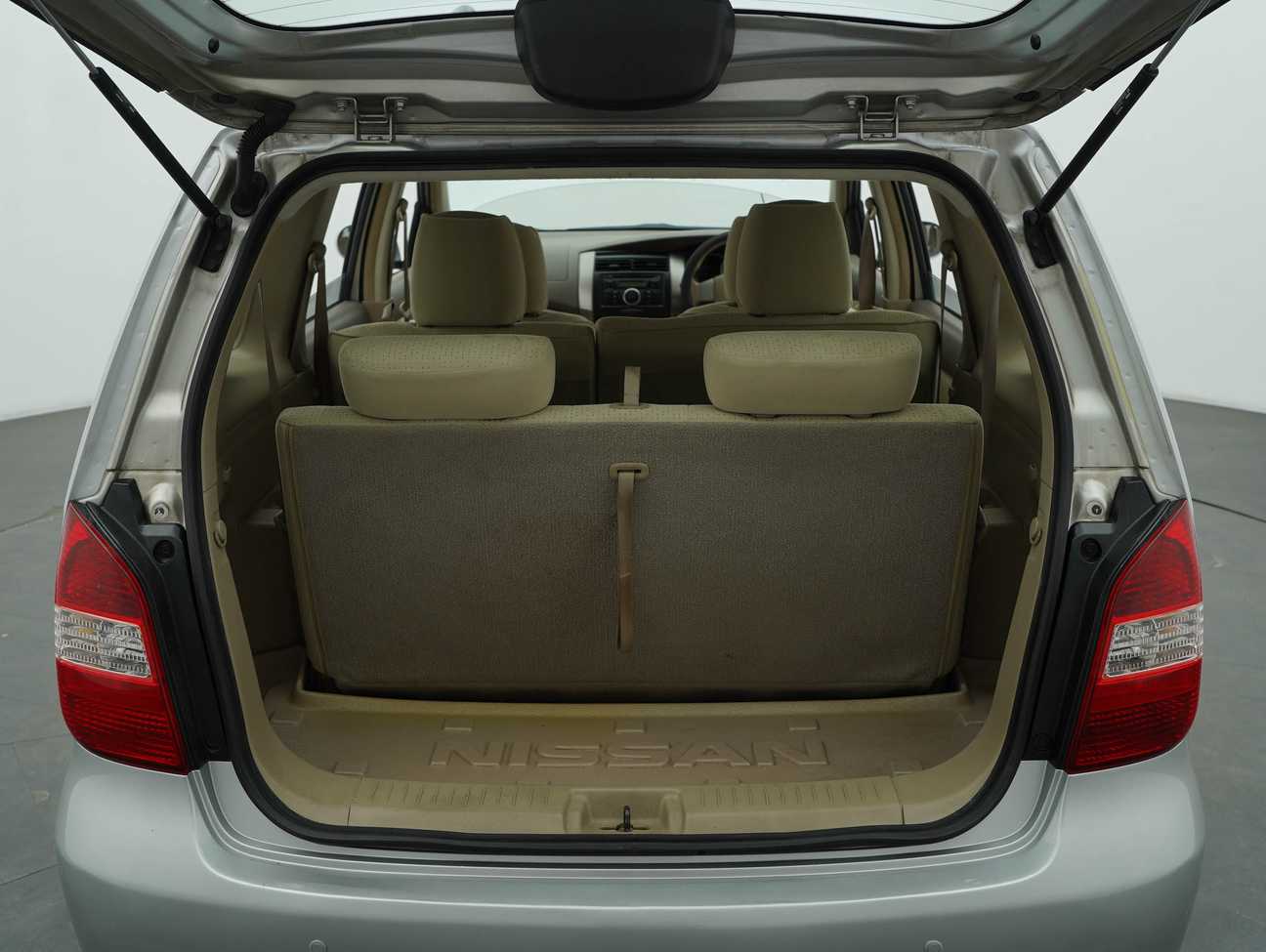 terpakai 2011 Nissan Grand Livina ST-L Comfort Impul 1.6