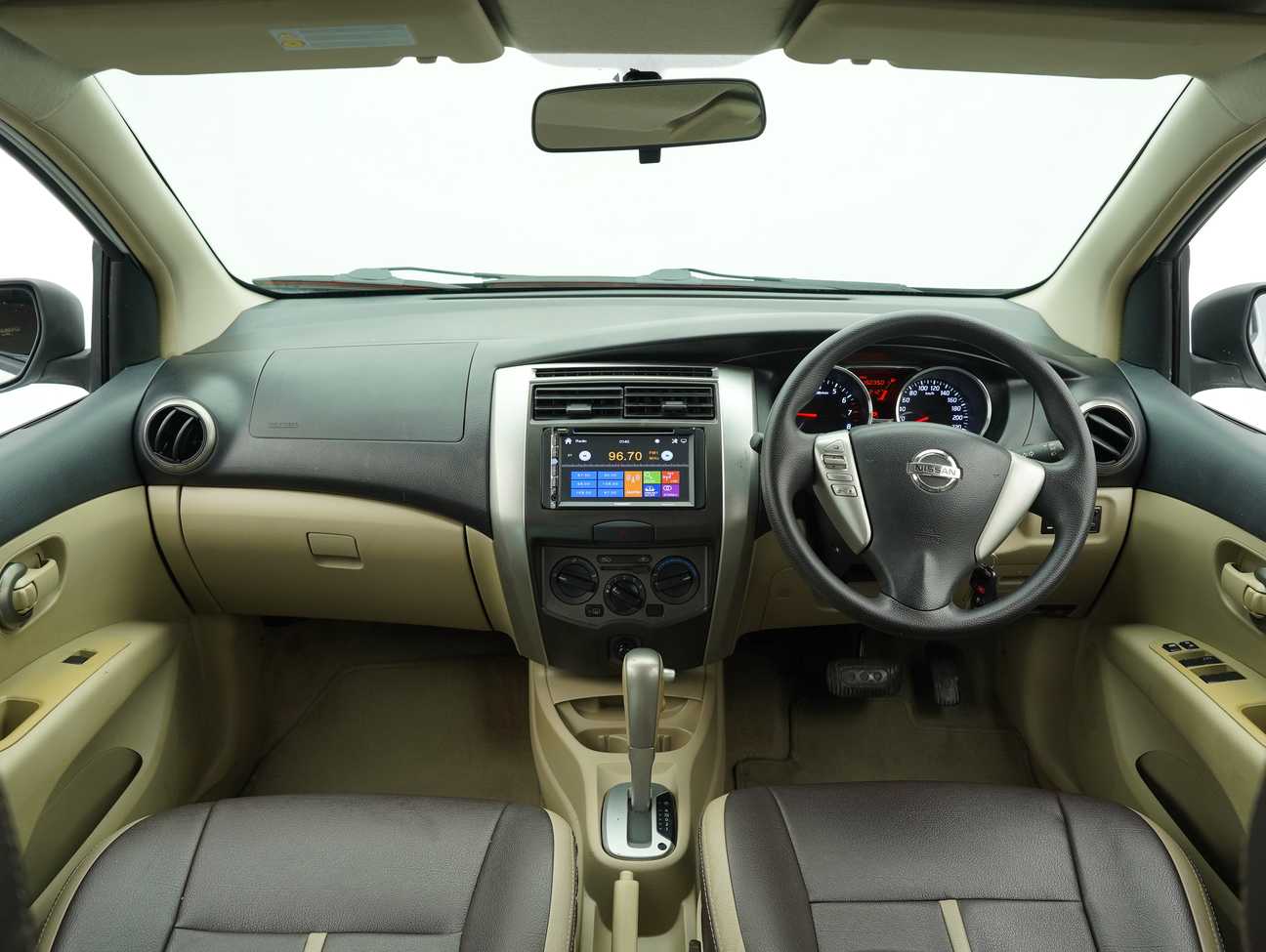 terpakai 2014 Nissan Grand Livina Comfort 1.6