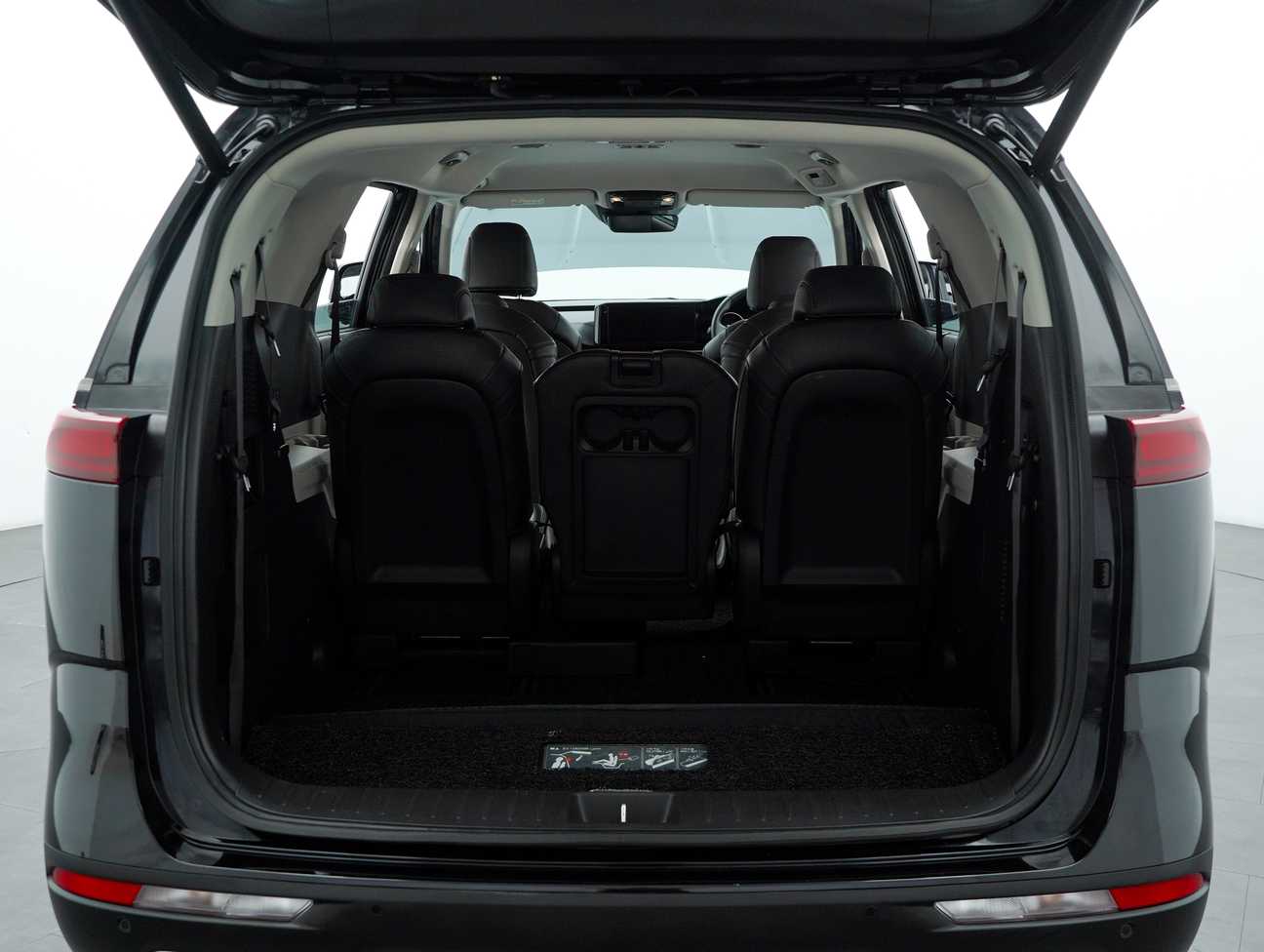 used 2024 Kia Carnival  2.2