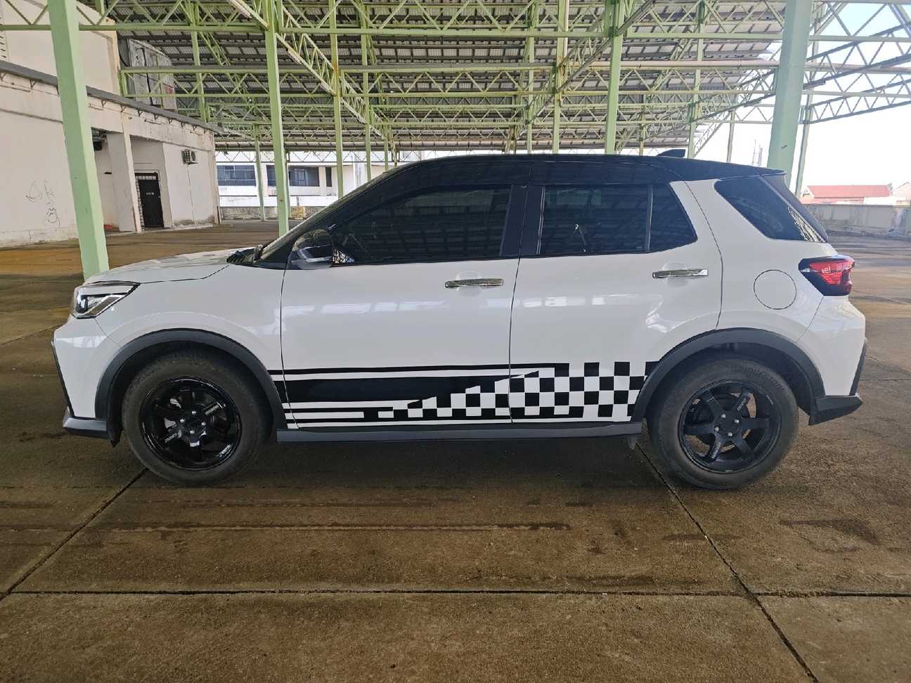 terpakai 2022 Perodua Ativa AV (2 Tone Special Metallic) 1.0