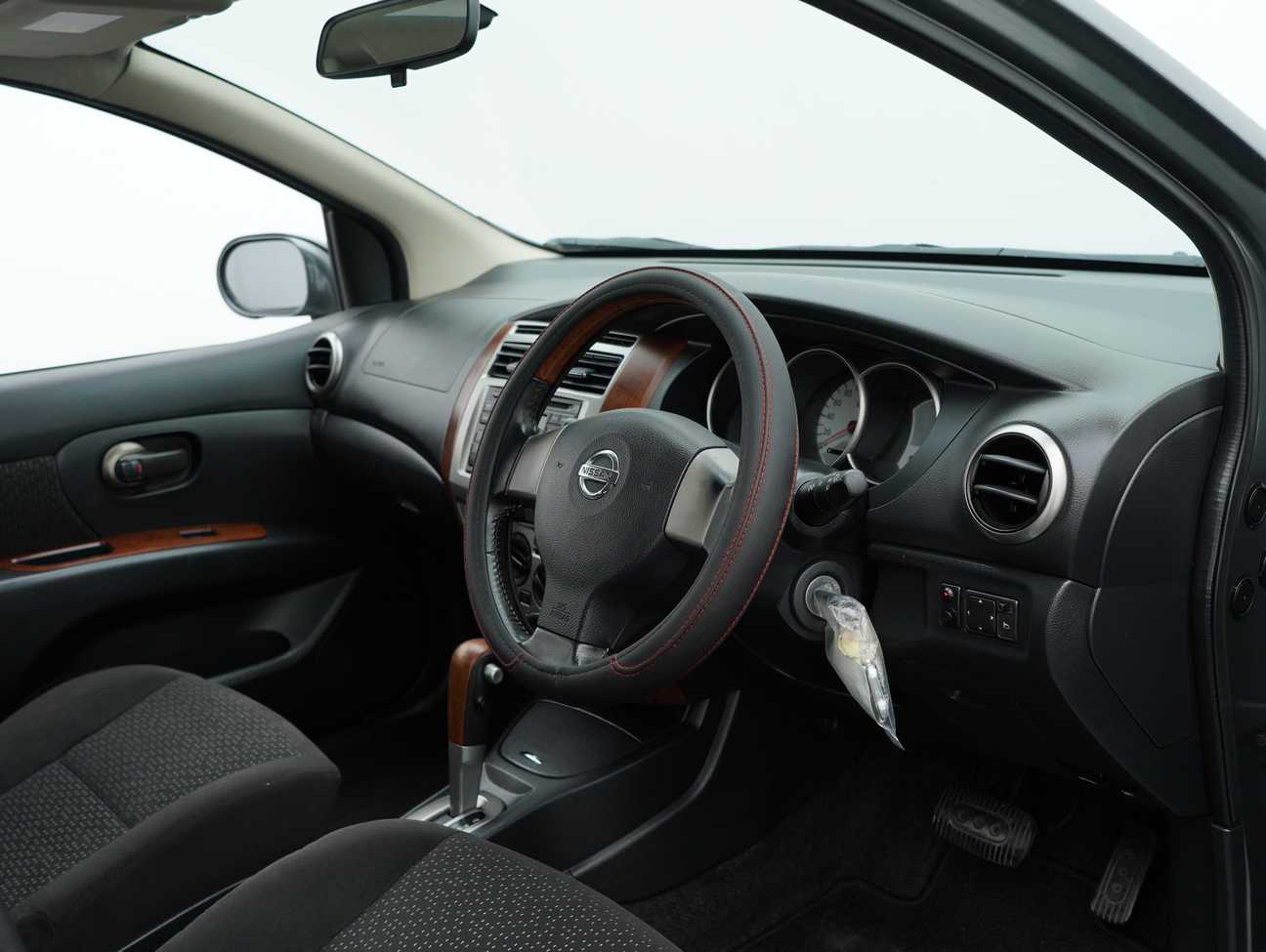 used 2013 Nissan Grand Livina CVTC Comfort 1.8