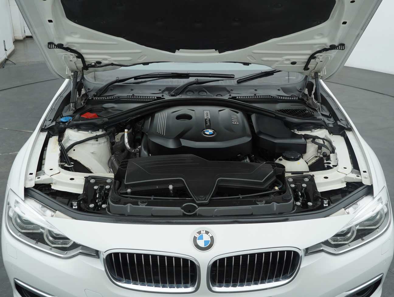 used 2018 BMW 318i Luxury 1.5