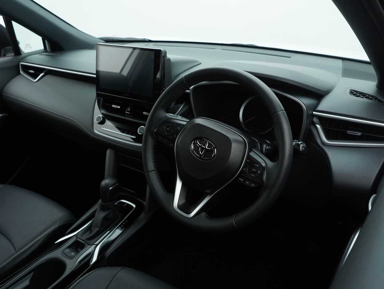 terpakai 2025 Toyota Corolla Cross V 1.8