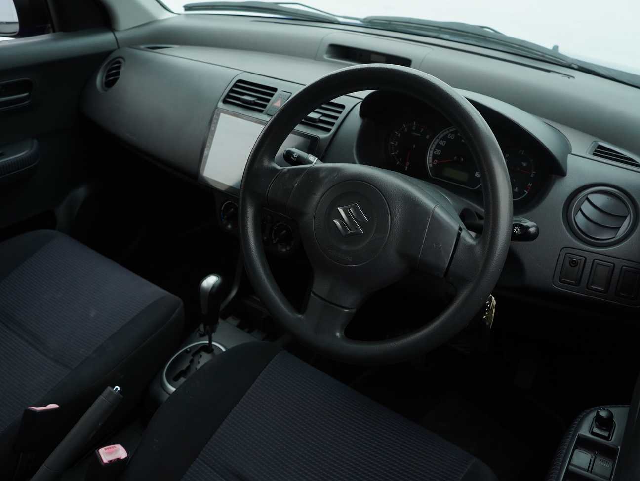 terpakai 2011 Suzuki Swift  1.5