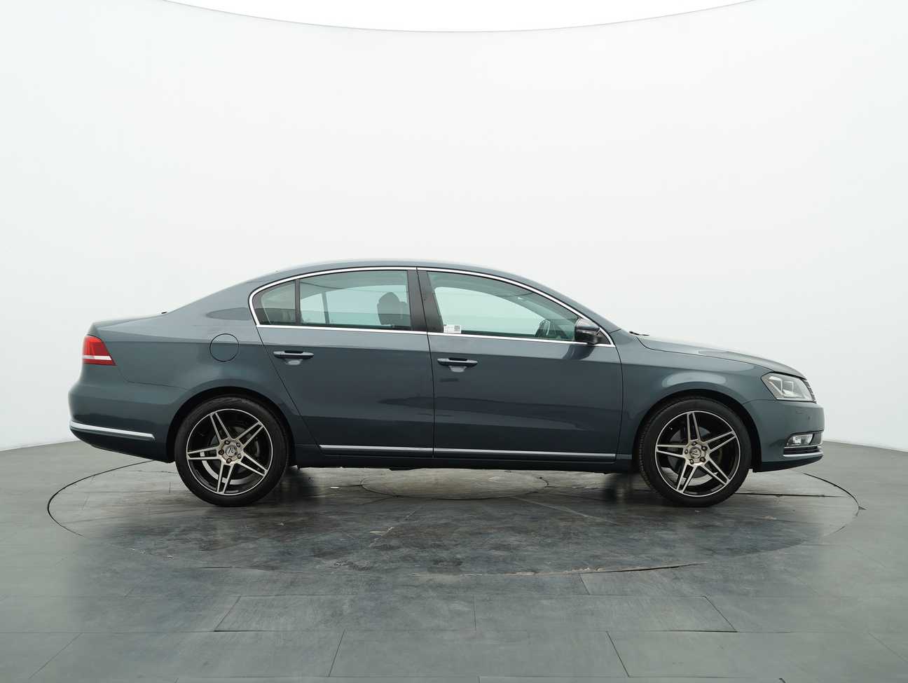 terpakai 2014 Volkswagen Passat TSI 1.8