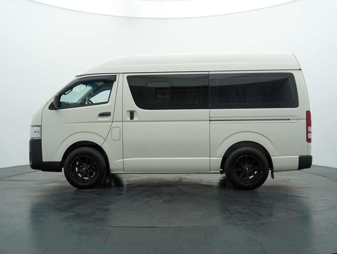 used 2015 Toyota Hiace Window Van 2.7