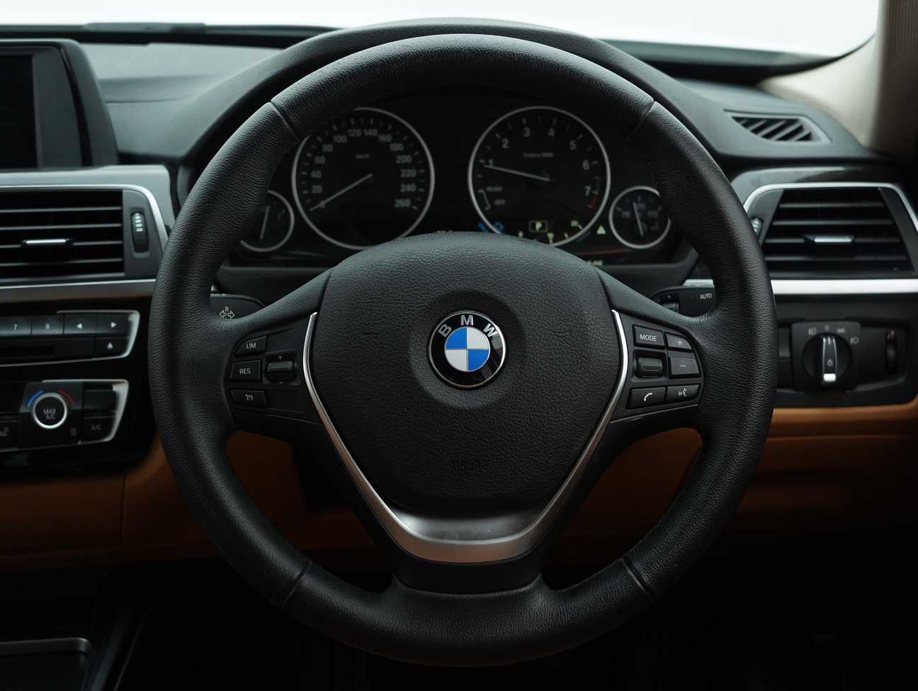 used 2018 BMW 318i Luxury 1.5