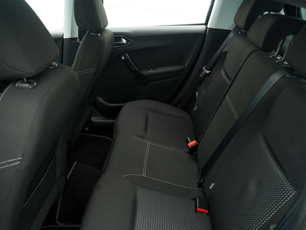 terpakai 2017 Peugeot 208 PureTech 1.2