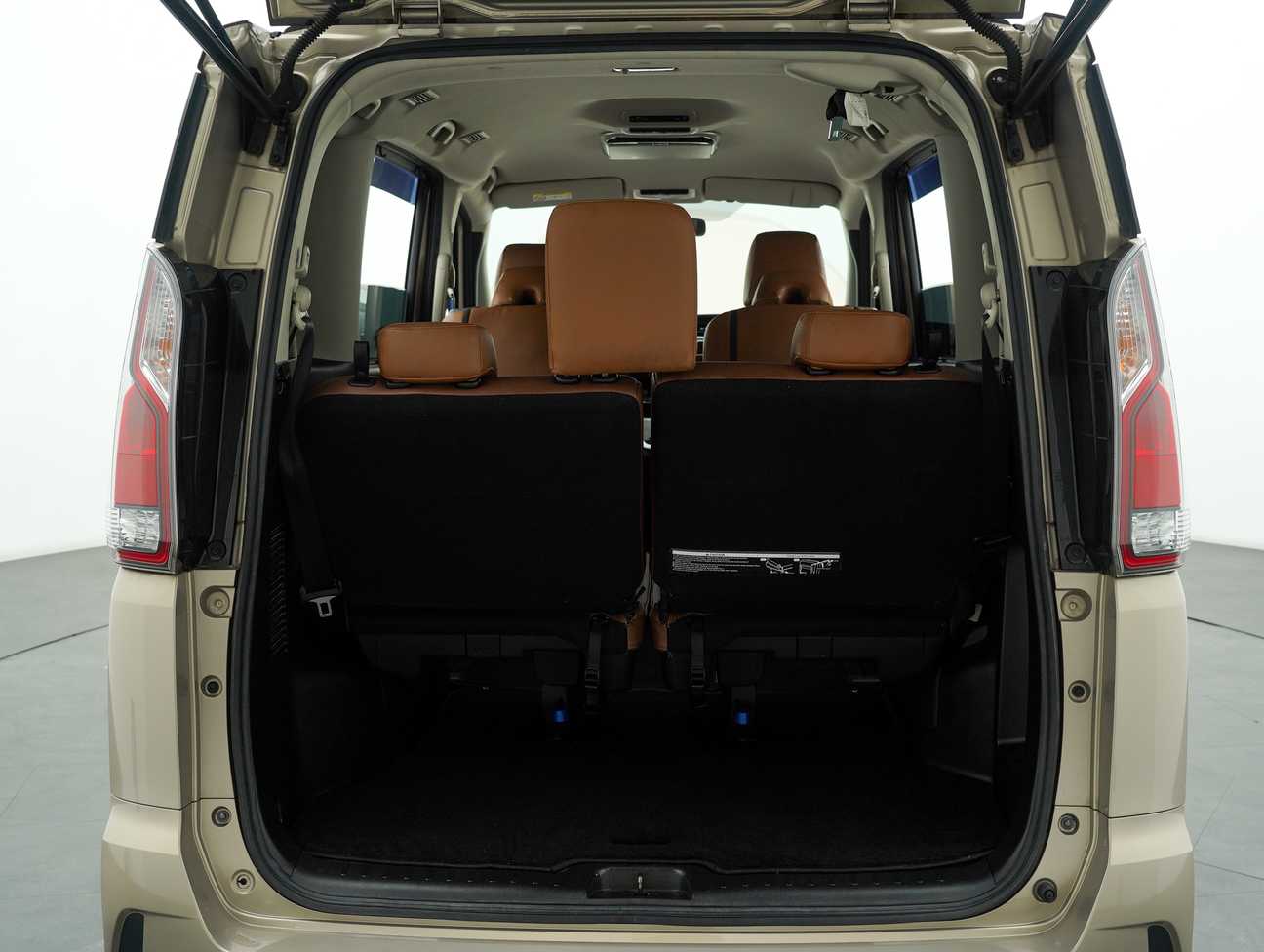 terpakai 2021 Nissan Serena S-Hybrid High-Way Star Two-Tone Color 2.0