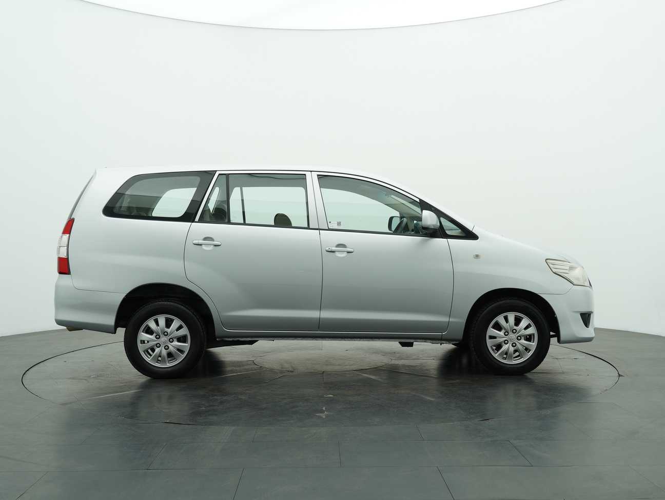 used 2014 Toyota Innova E 2.0