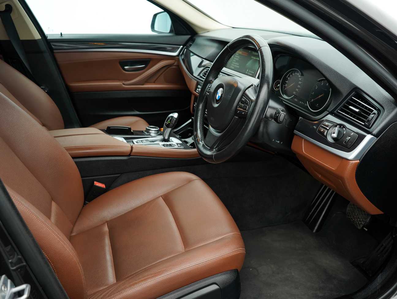 terpakai 2014 BMW 520i  2.0