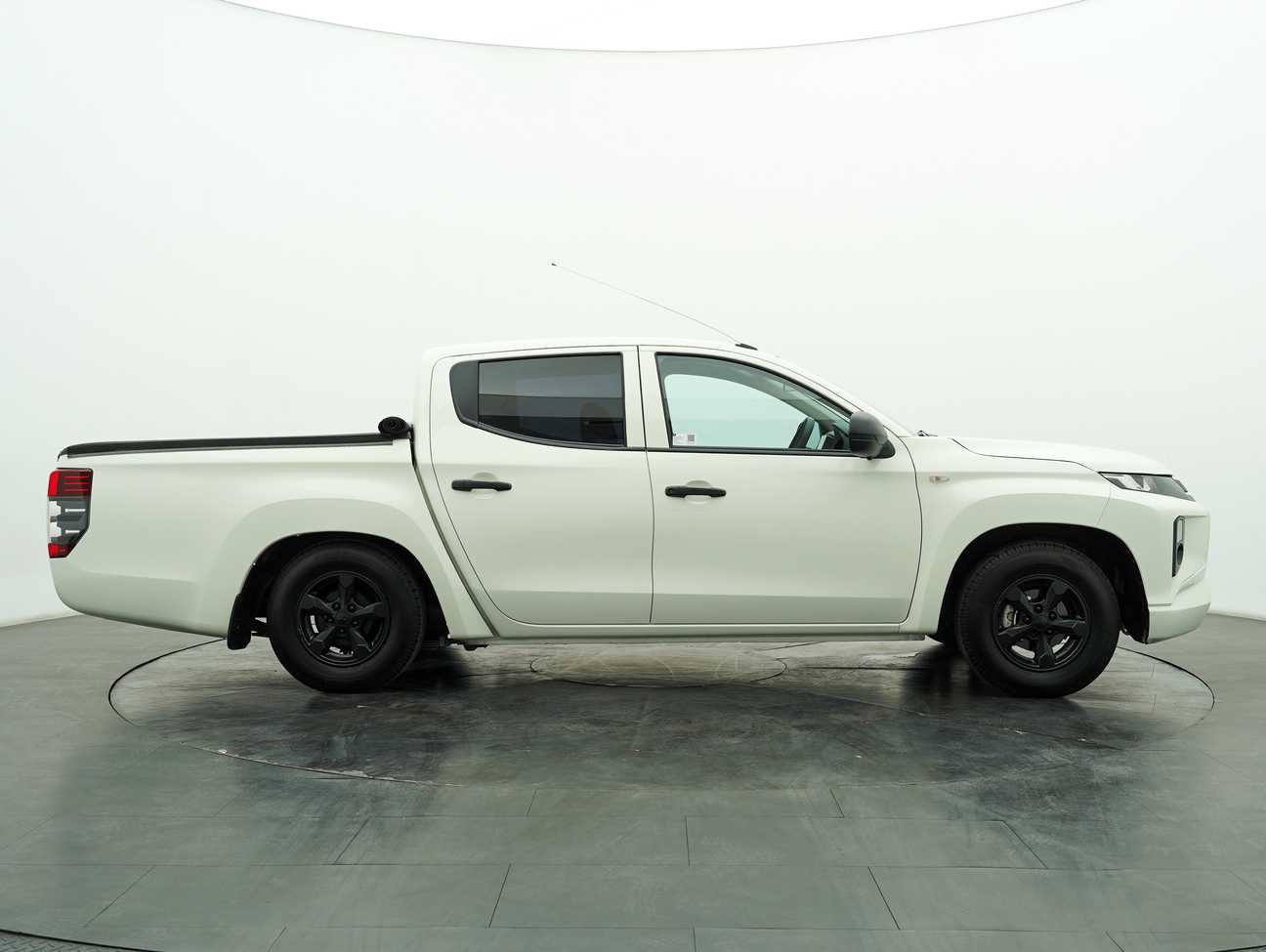 used 2022 Mitsubishi Triton Quest Dual Cab 4X2 2.5