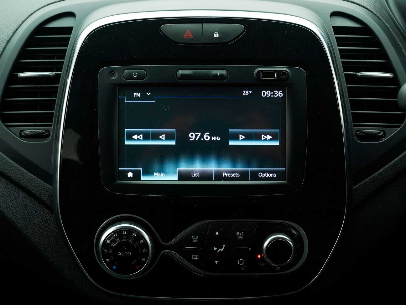 terpakai 2018 Renault Captur  1.2