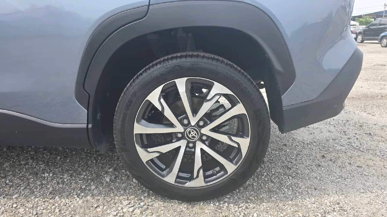 terpakai 2022 Toyota Corolla Cross Hybrid 1.8