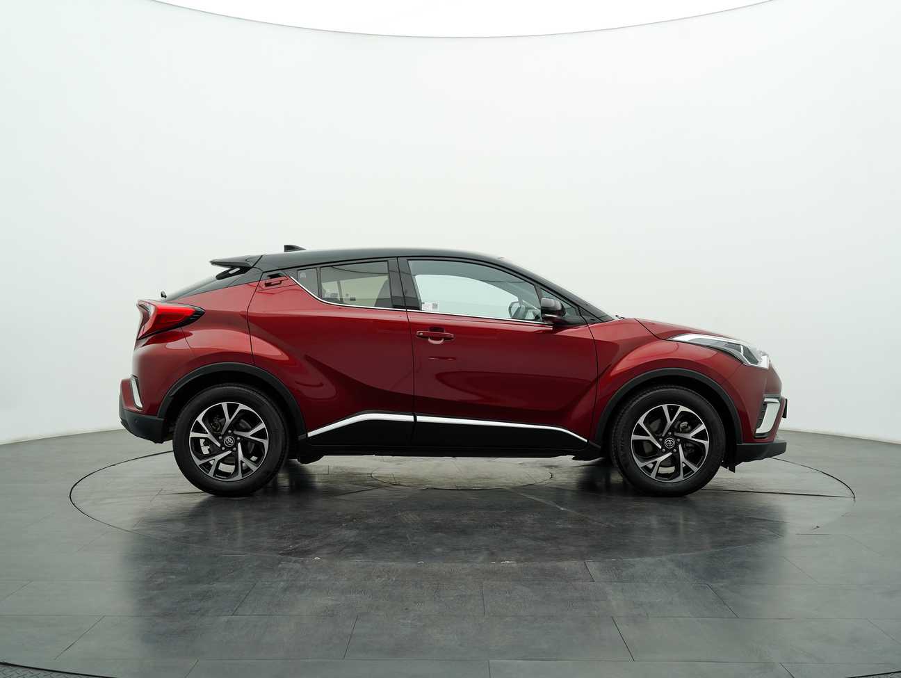 used 2019 Toyota C-HR  1.8