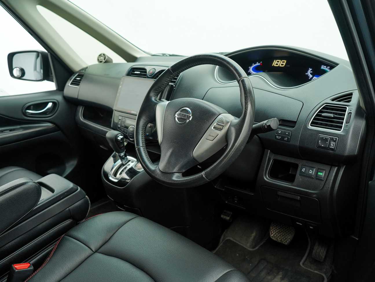 terpakai 2015 Nissan Serena S-Hybrid High-Way Star 2.0