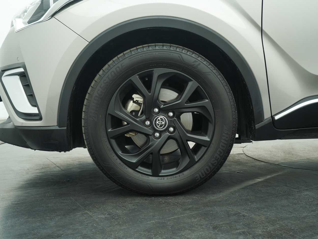 used 2019 Toyota C-HR  1.8
