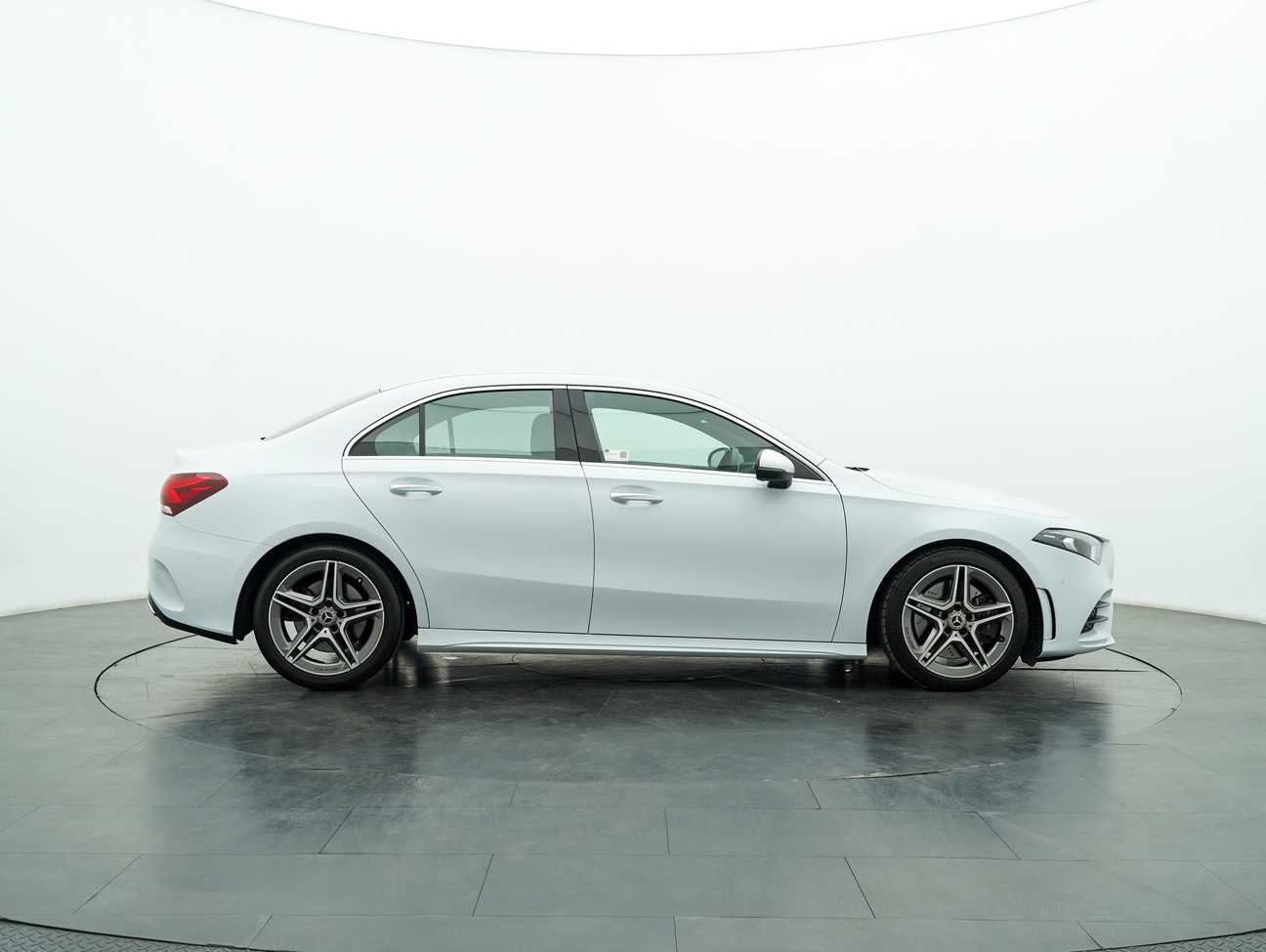 terpakai 2019 Mercedes-Benz A250 AMG Line 2.0