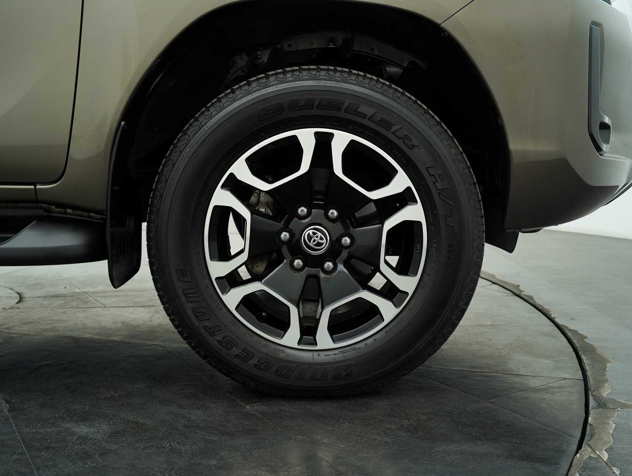 terpakai 2022 Toyota Hilux V Dual Cab 2.4