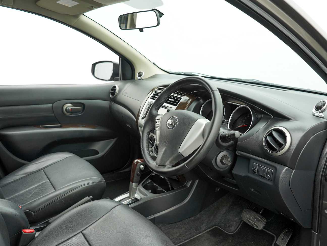 terpakai 2018 Nissan Grand Livina Comfort 1.8