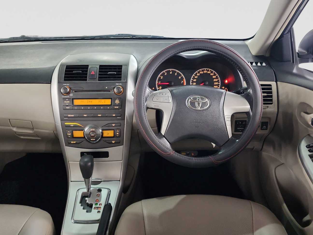 used 2013 Toyota Corolla Altis E 1.8