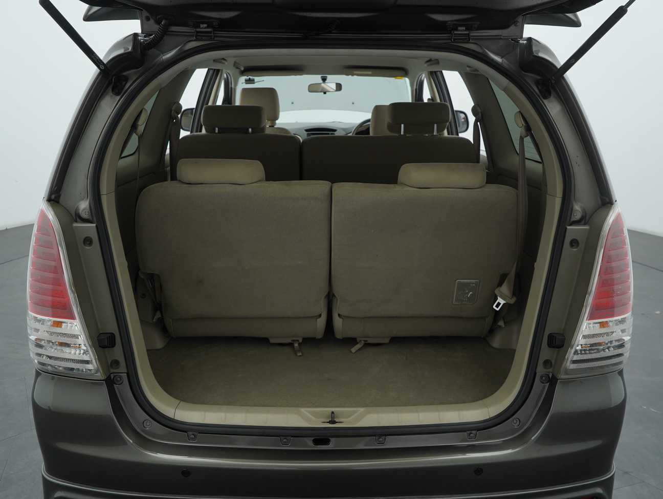 used 2011 Toyota Innova E 2.0