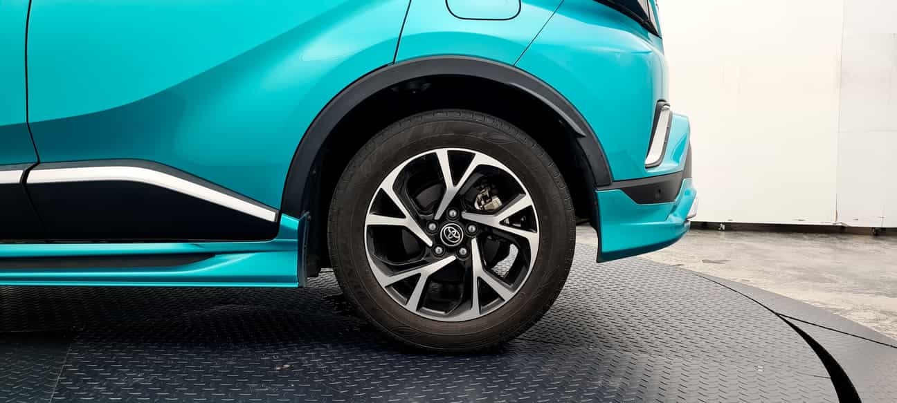 used 2019 Toyota C-HR  1.8