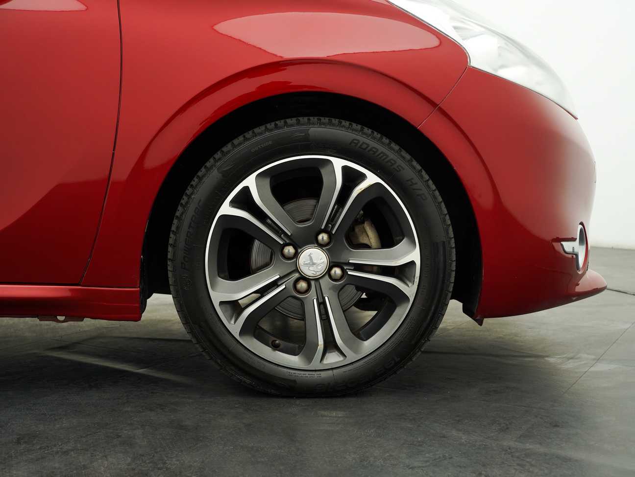 terpakai 2014 Peugeot 208 Allure 5 Door 1.6