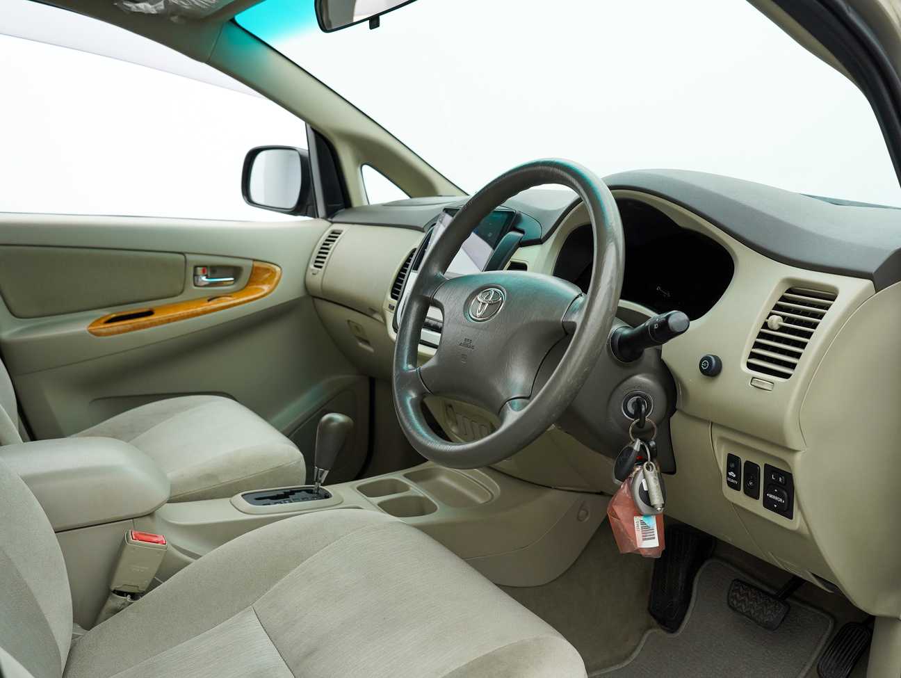 used 2011 Toyota Innova G 2.0