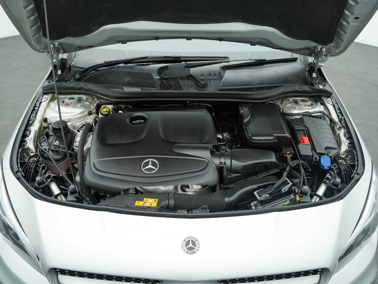 terpakai 2018 Mercedes-Benz CLA200 AMG Line 1.6