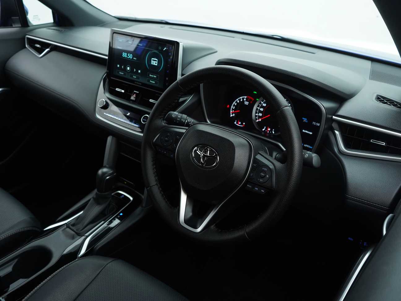 used 2022 Toyota Corolla Cross V 1.8