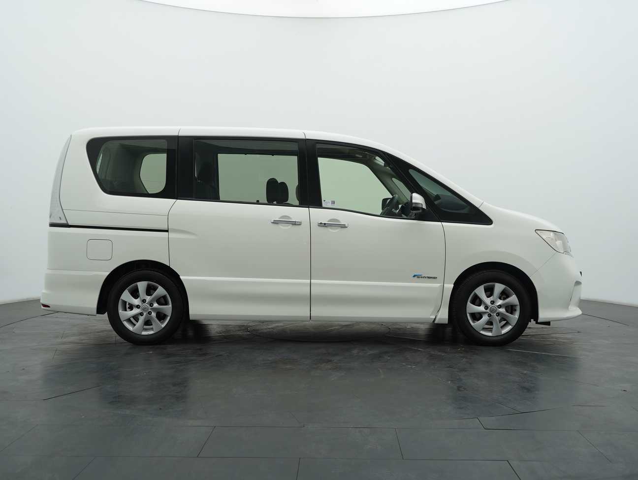 used 2013 Nissan Serena S-Hybrid High-Way Star 2.0